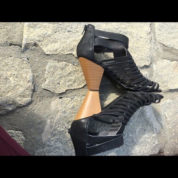 QUPID 10 Chamber 23 heeled zipper bootie Black Sandals - Picture 14 of 14